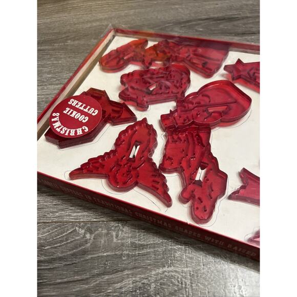 NIB Vintage Red Plastic Christmas Cookie Cutters Set of 12 Includes Manger Scene - Picture 12 of 13